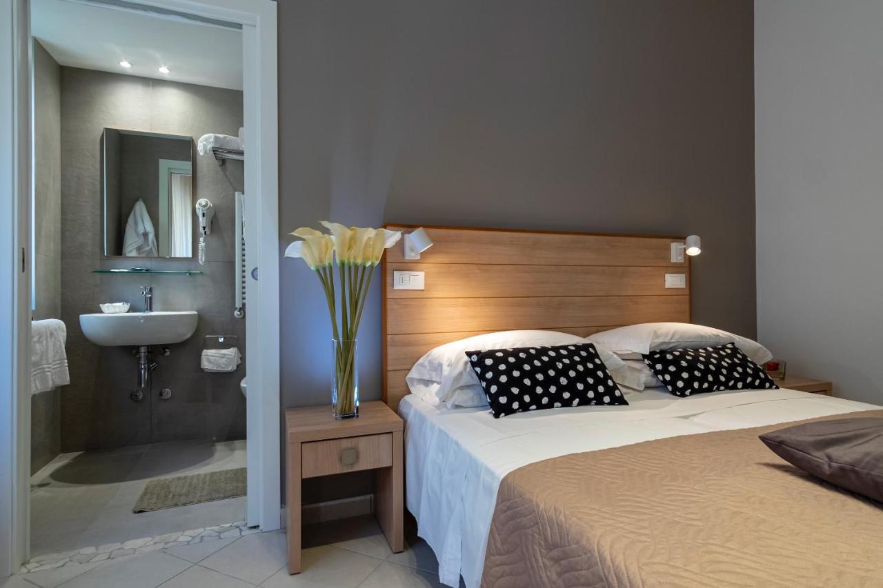 Hotel Mocambo Riccione Eksteriør billede