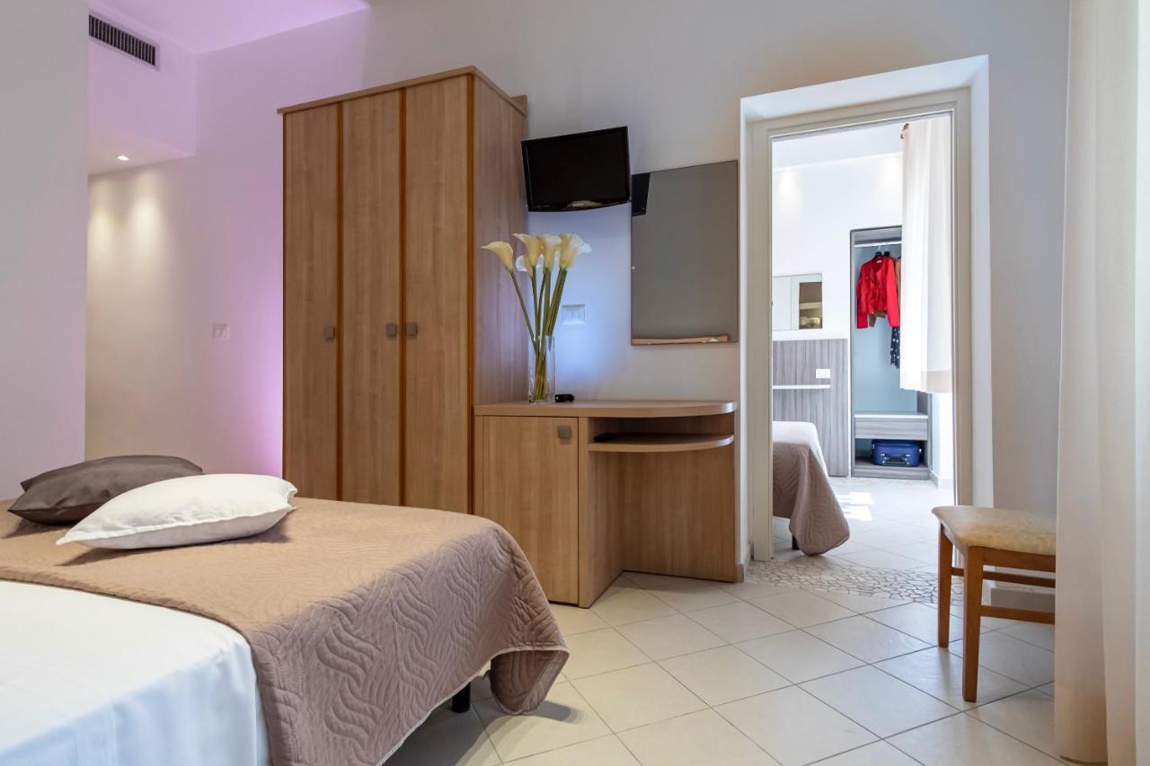 Hotel Mocambo Riccione Eksteriør billede