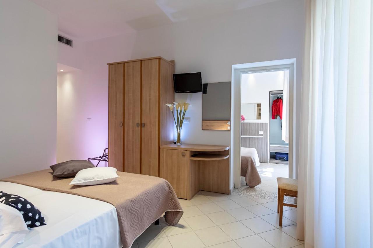 Hotel Mocambo Riccione Eksteriør billede