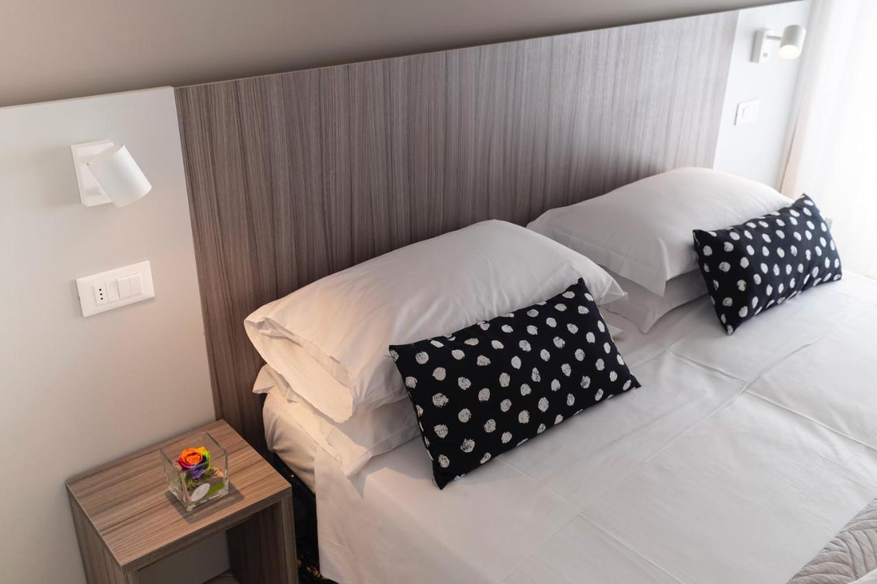 Hotel Mocambo Riccione Eksteriør billede