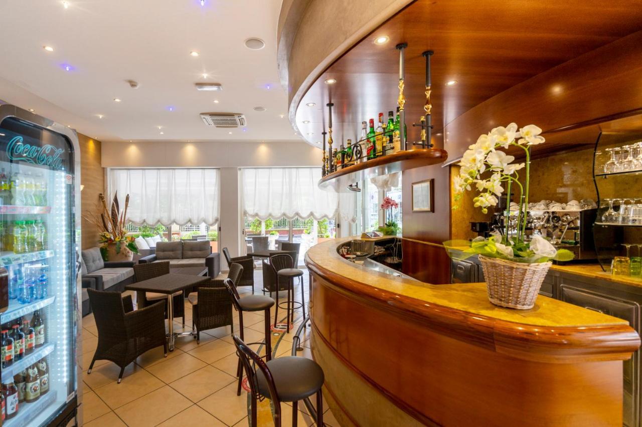Hotel Mocambo Riccione Eksteriør billede