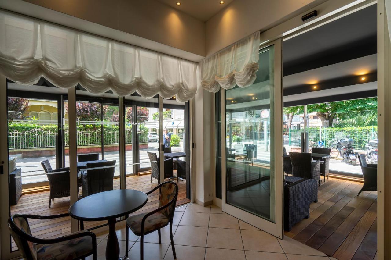 Hotel Mocambo Riccione Eksteriør billede