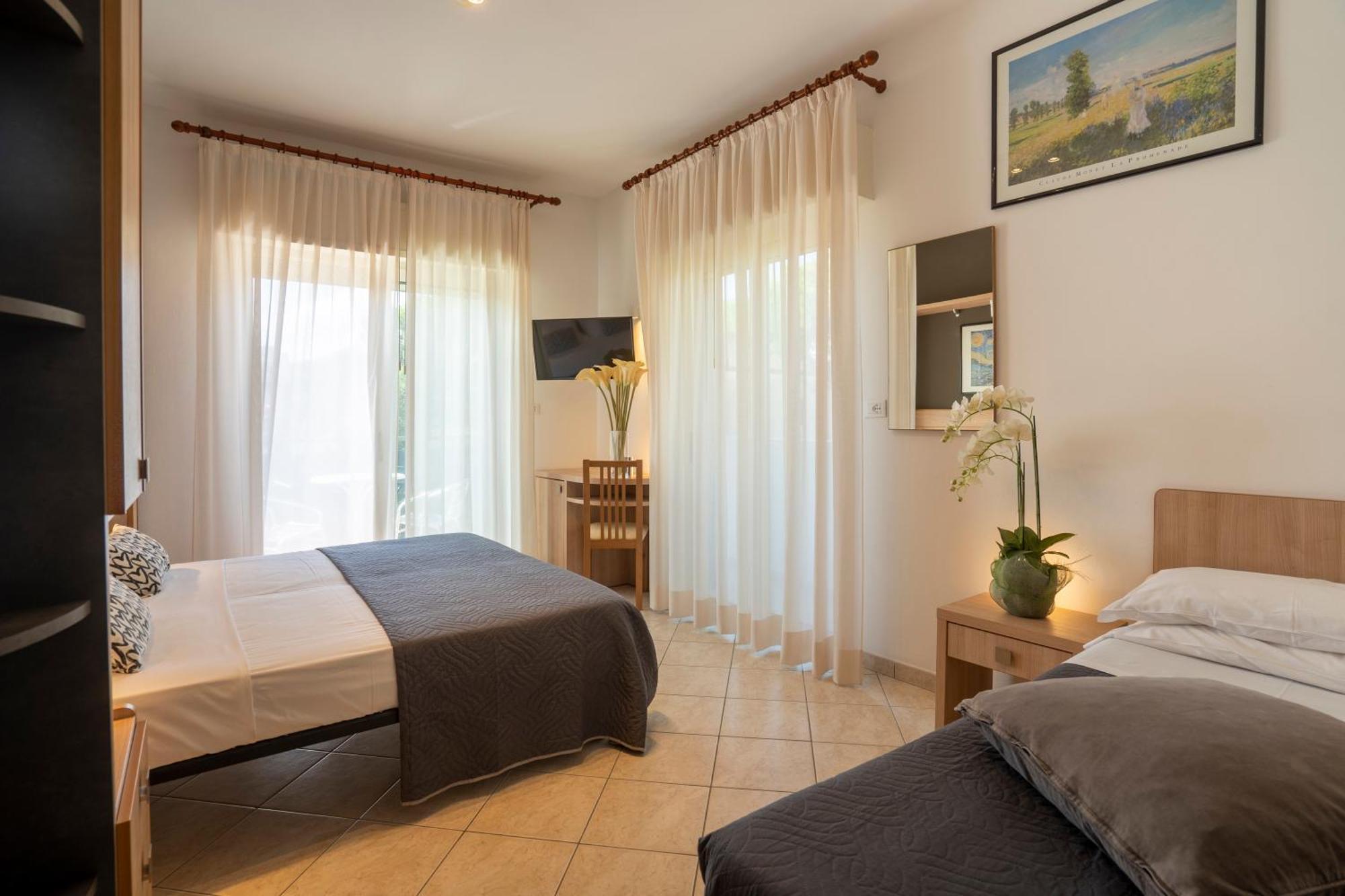 Hotel Mocambo Riccione Eksteriør billede