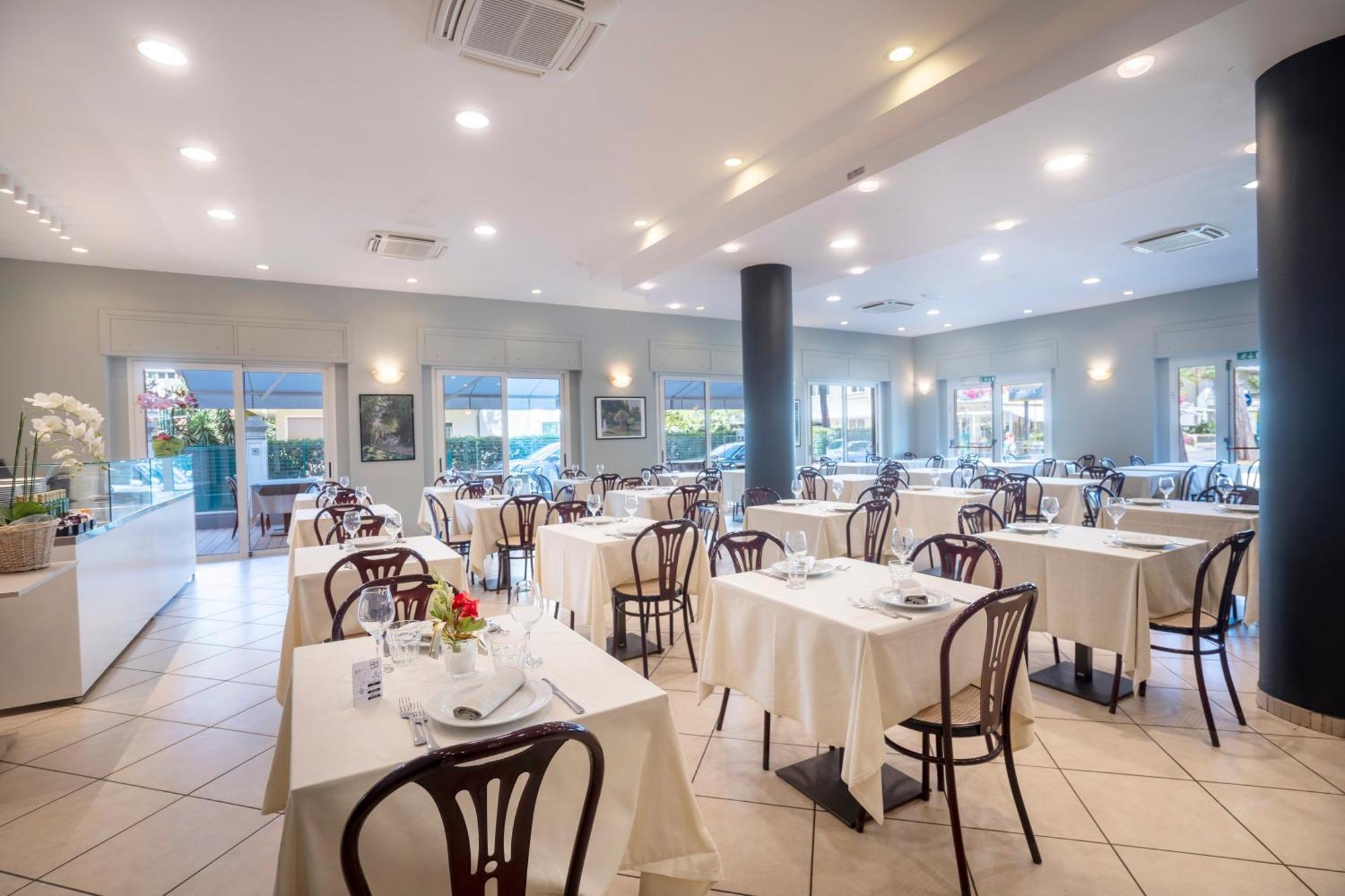 Hotel Mocambo Riccione Eksteriør billede